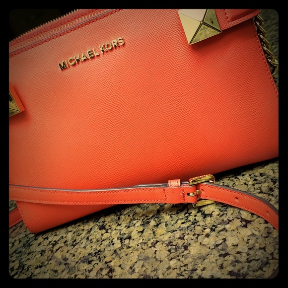 Michael Kors Handbags - New mk crossbody